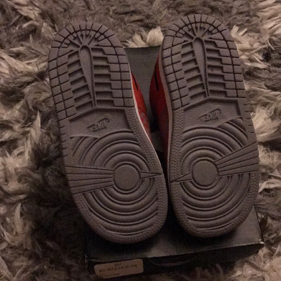 JORDAN SNEAKERS - Picture 4 of 6